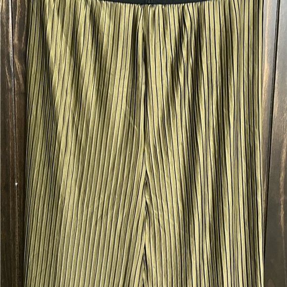 Piphany Midi Pencil Skirt with Ribbed High-Low Design-Green-Size: Medium - Picture 6 of 8